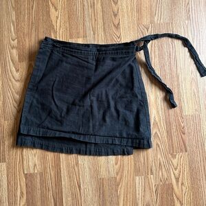 Abercrombie & Fitch Wrap Skirt size M in Black